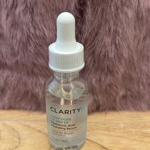 Daily Dose of Water™
Hyaluronic Acid Hydrating Serum